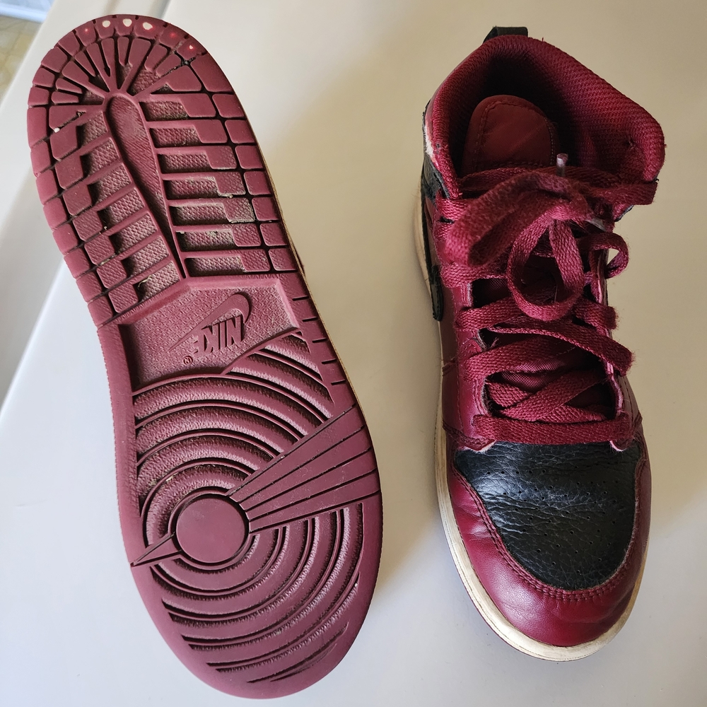 Nike Kids Red and Black Sneakers - Picture 8 of 10